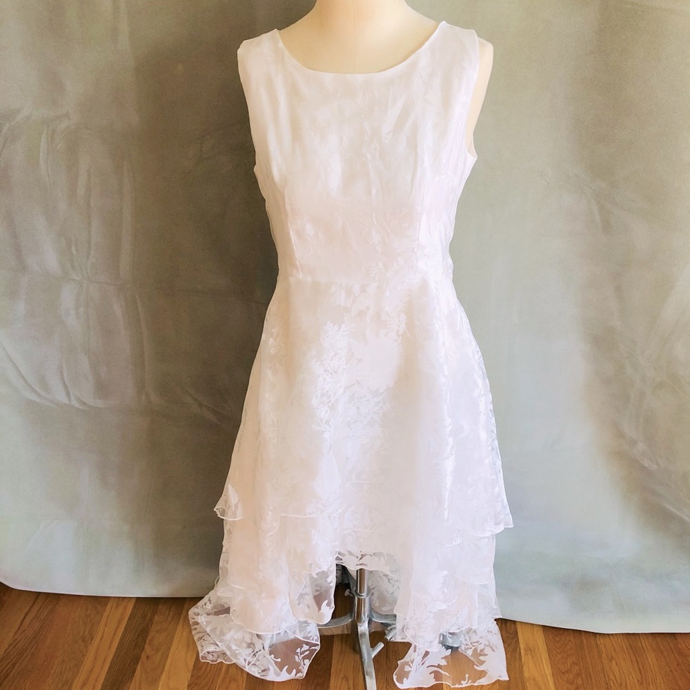 Assymetrical floral white dress.